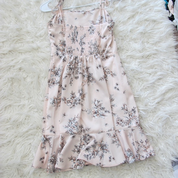 🔴🔴🔴SOLD🔴🔴🔴Express Women's Spring bridal shower Easter Casual Dress - Picture 7 of 9